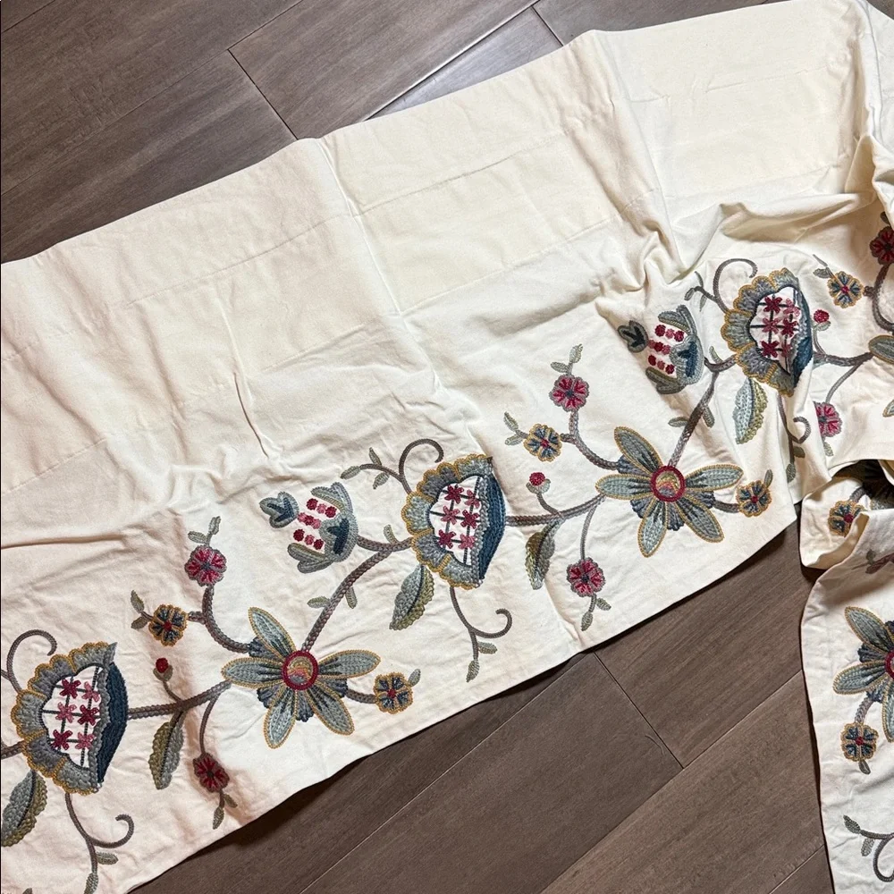 Pottery Barn 3 Piece Floral Crewel Pillow Covers & Matching Window Valance